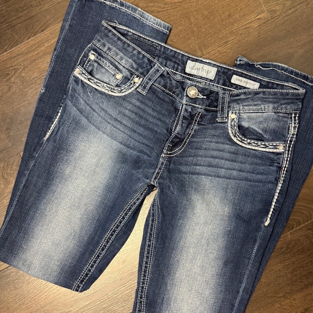 Daytrip Jeans 30 x 34 Long Virgo Bootcut Jeans Dark Wash Thick Stitch BUCKLE 10s